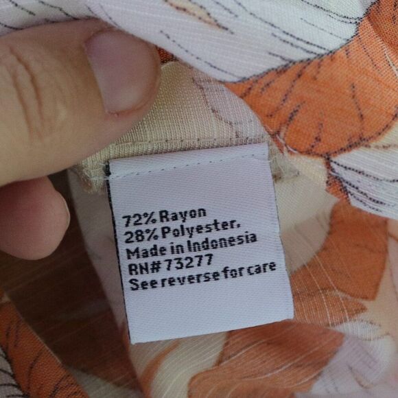 Nine West | Short Sleeve V Neck Top Medium - Picture 6 of 7